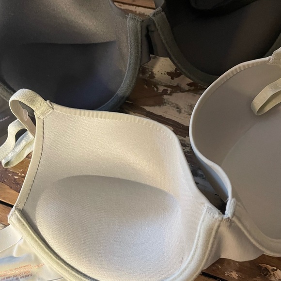 Danskin Gray and Green Bras with Adjustable Straps set of 2 - Picture 6 of 6